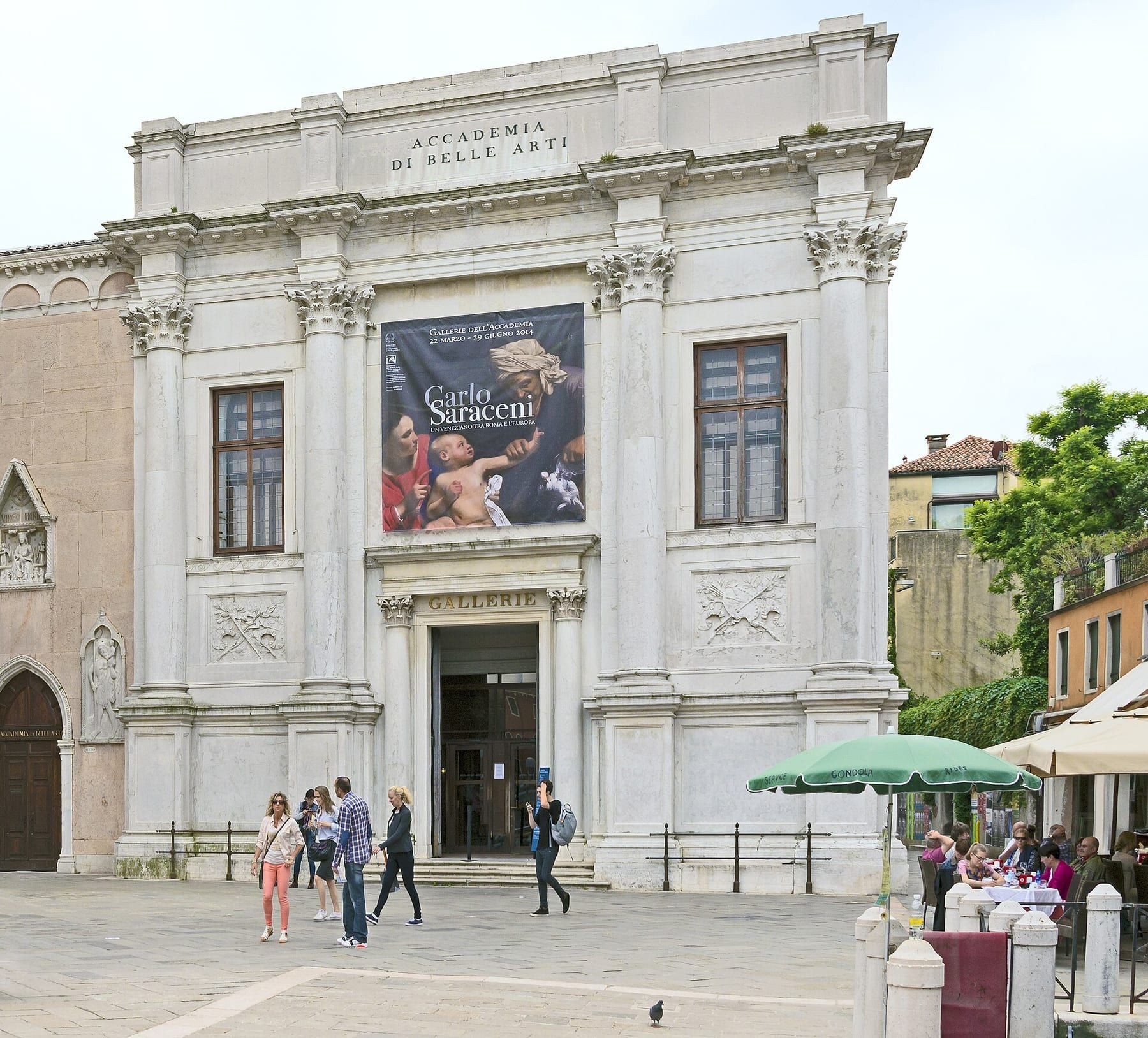 L'ingresso delle Gallerie dell'Accademia in campo della Carità, accanto al ponte dell'Accademia sul Canal Grande