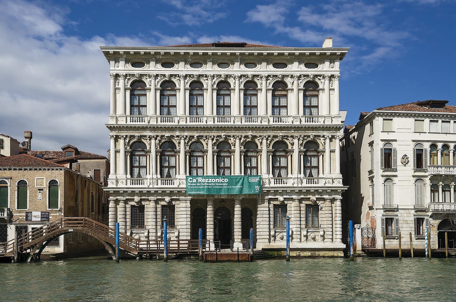Ca' Rezzonico sobre el Gran Canal, sede del Museo del Settecento Veneciano